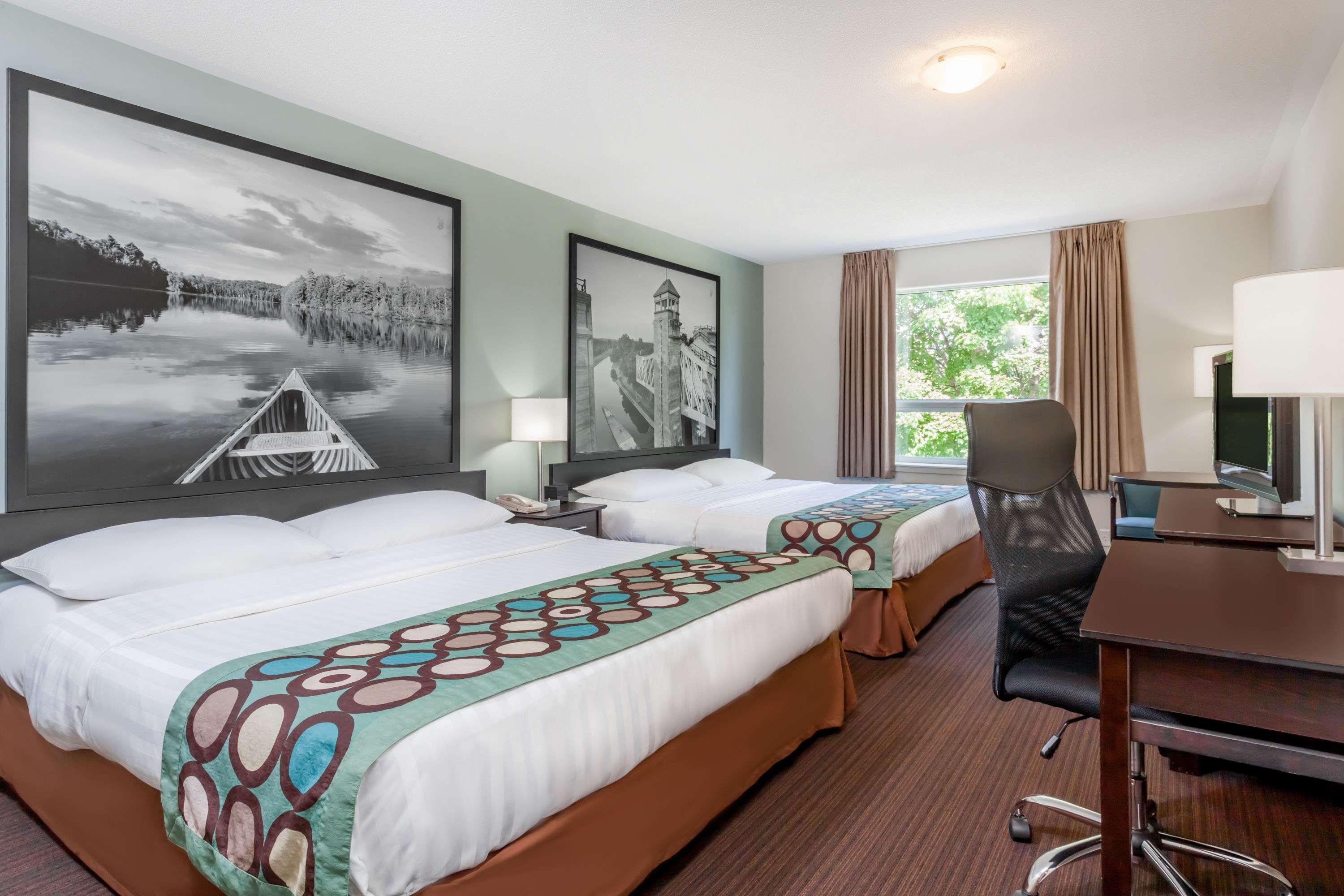 Hotel Super 8 By Wyndham Peterborough Esterno foto