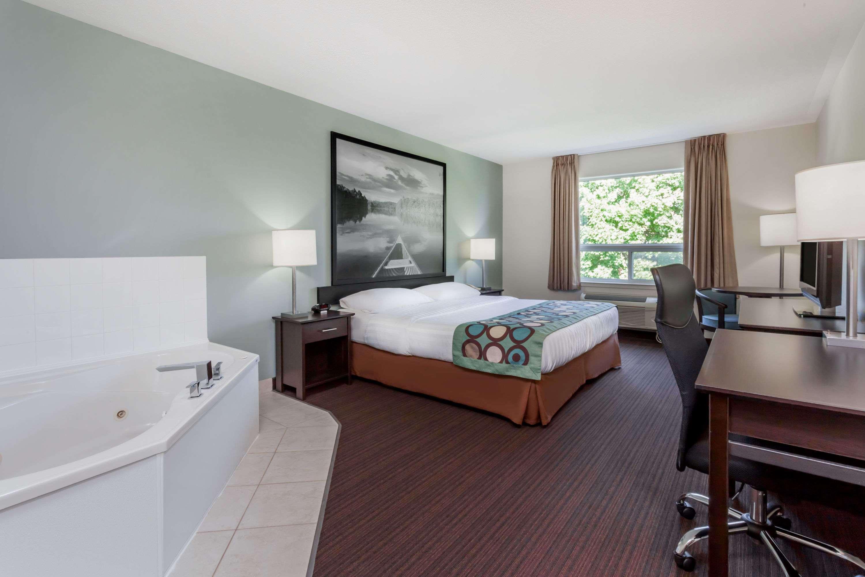 Hotel Super 8 By Wyndham Peterborough Esterno foto