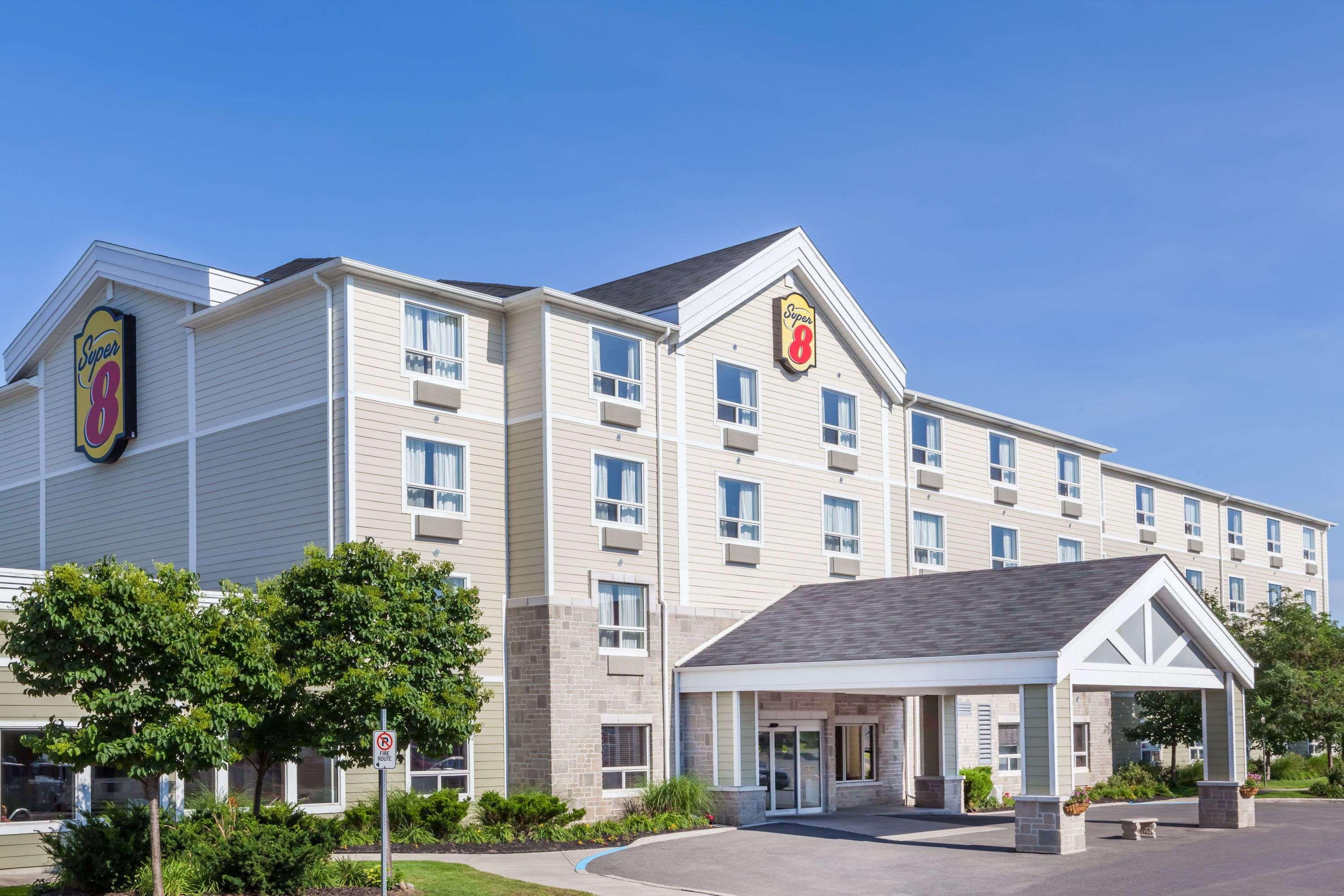 Hotel Super 8 By Wyndham Peterborough Esterno foto