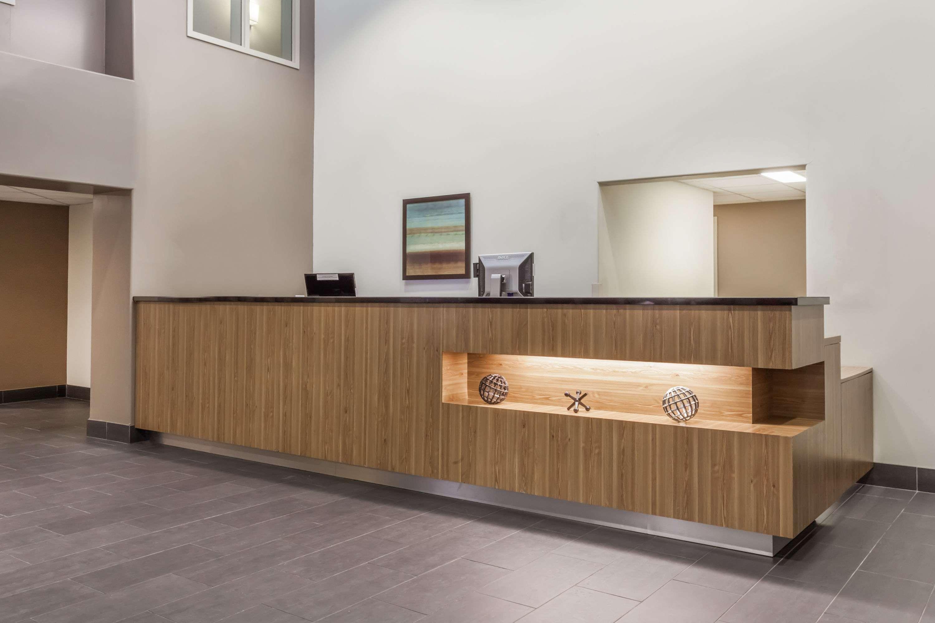 Hotel Super 8 By Wyndham Peterborough Esterno foto