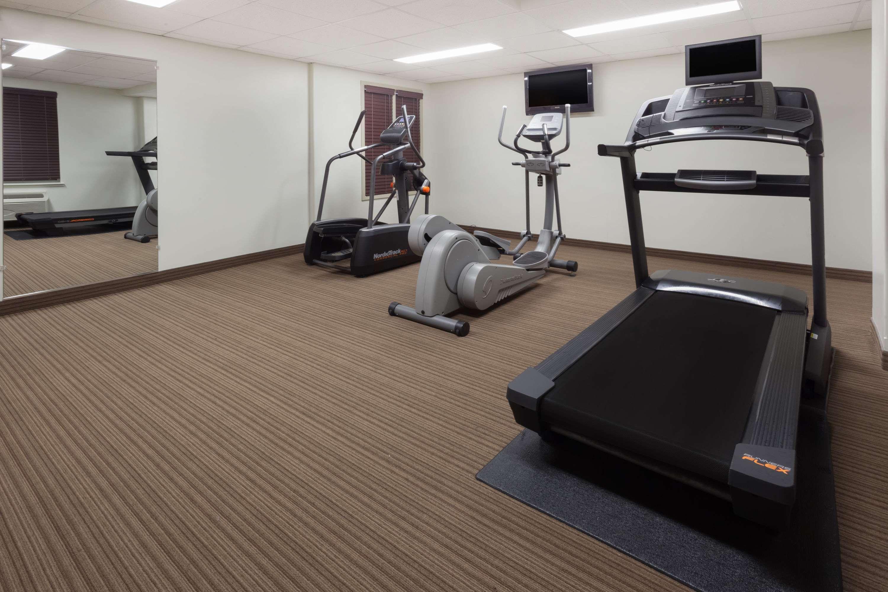 Hotel Super 8 By Wyndham Peterborough Esterno foto