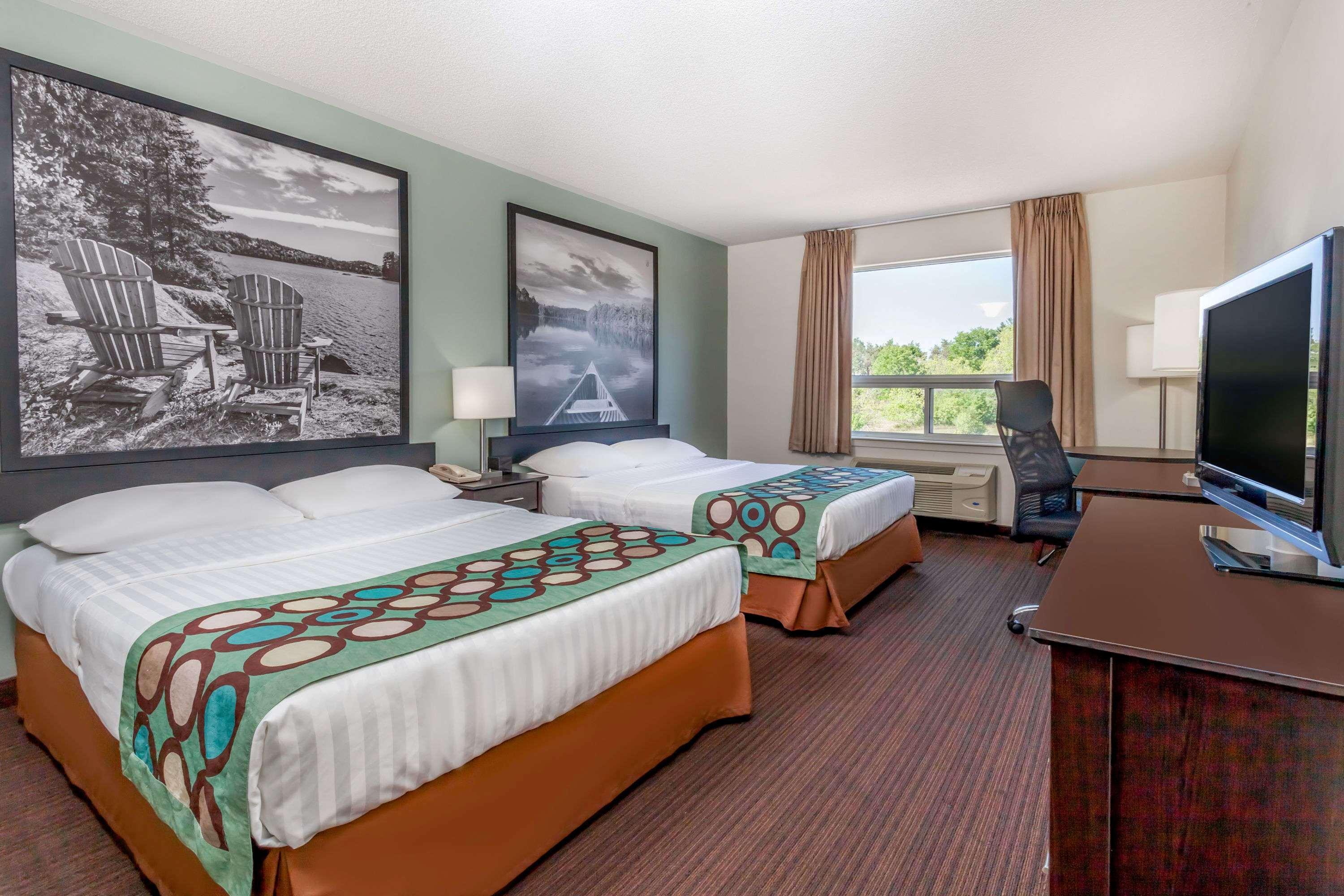 Hotel Super 8 By Wyndham Peterborough Esterno foto