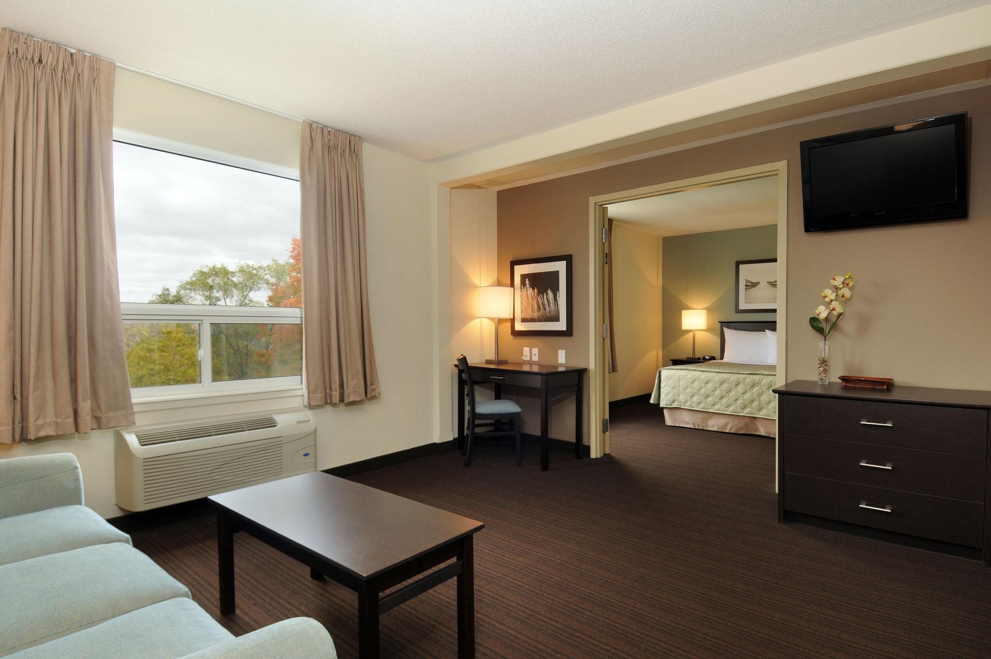 Hotel Super 8 By Wyndham Peterborough Esterno foto