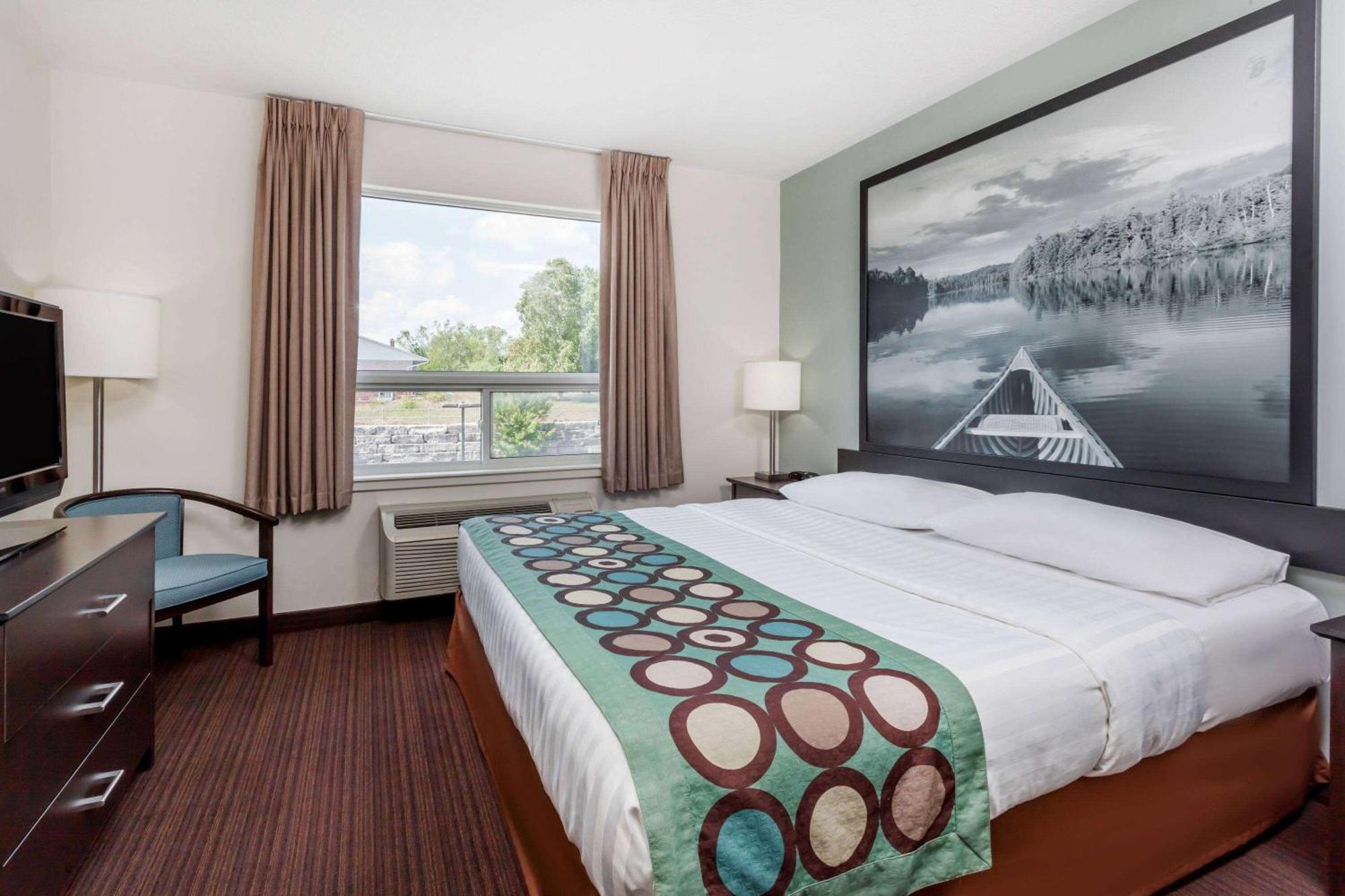 Hotel Super 8 By Wyndham Peterborough Esterno foto