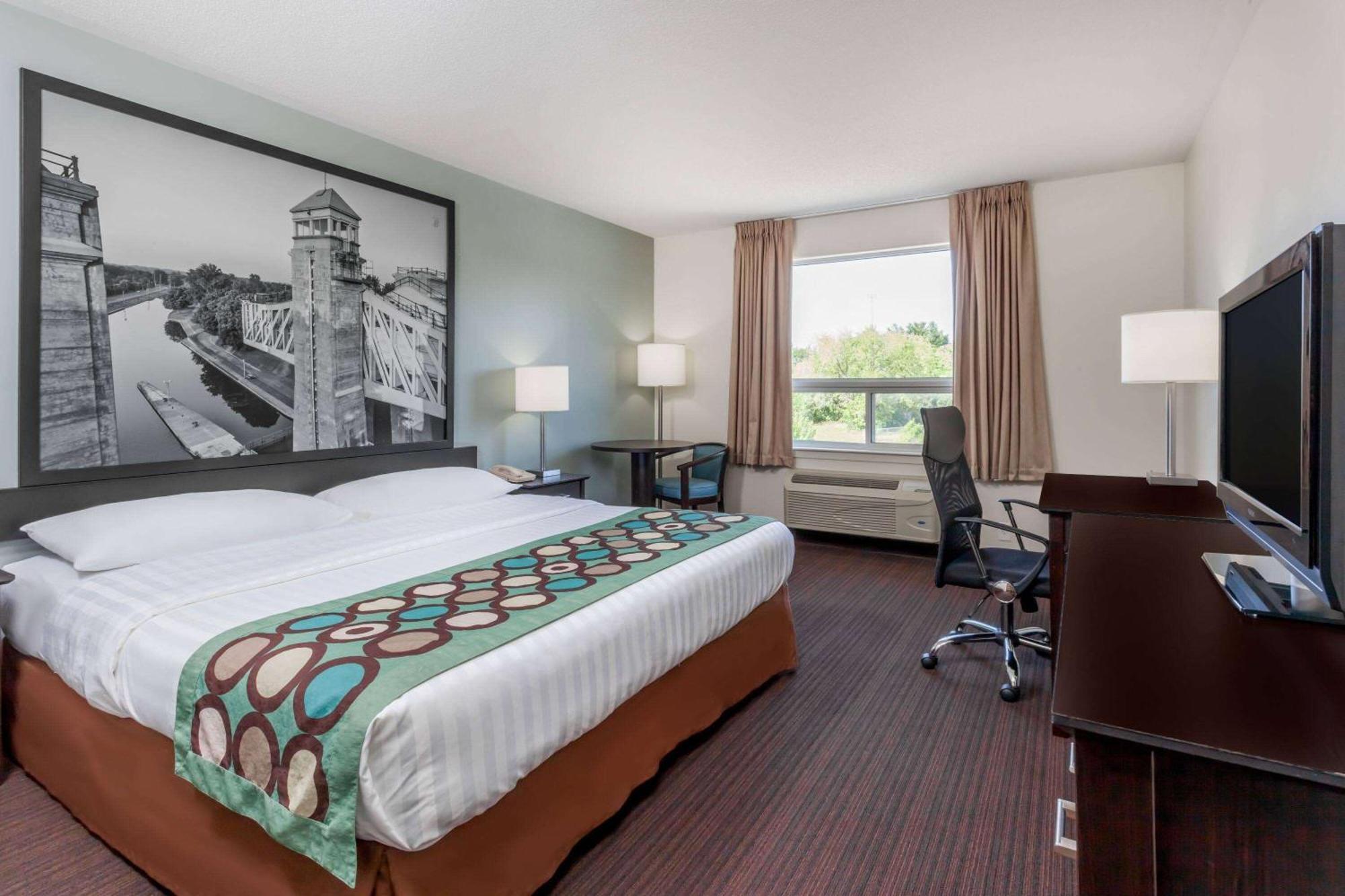 Hotel Super 8 By Wyndham Peterborough Esterno foto