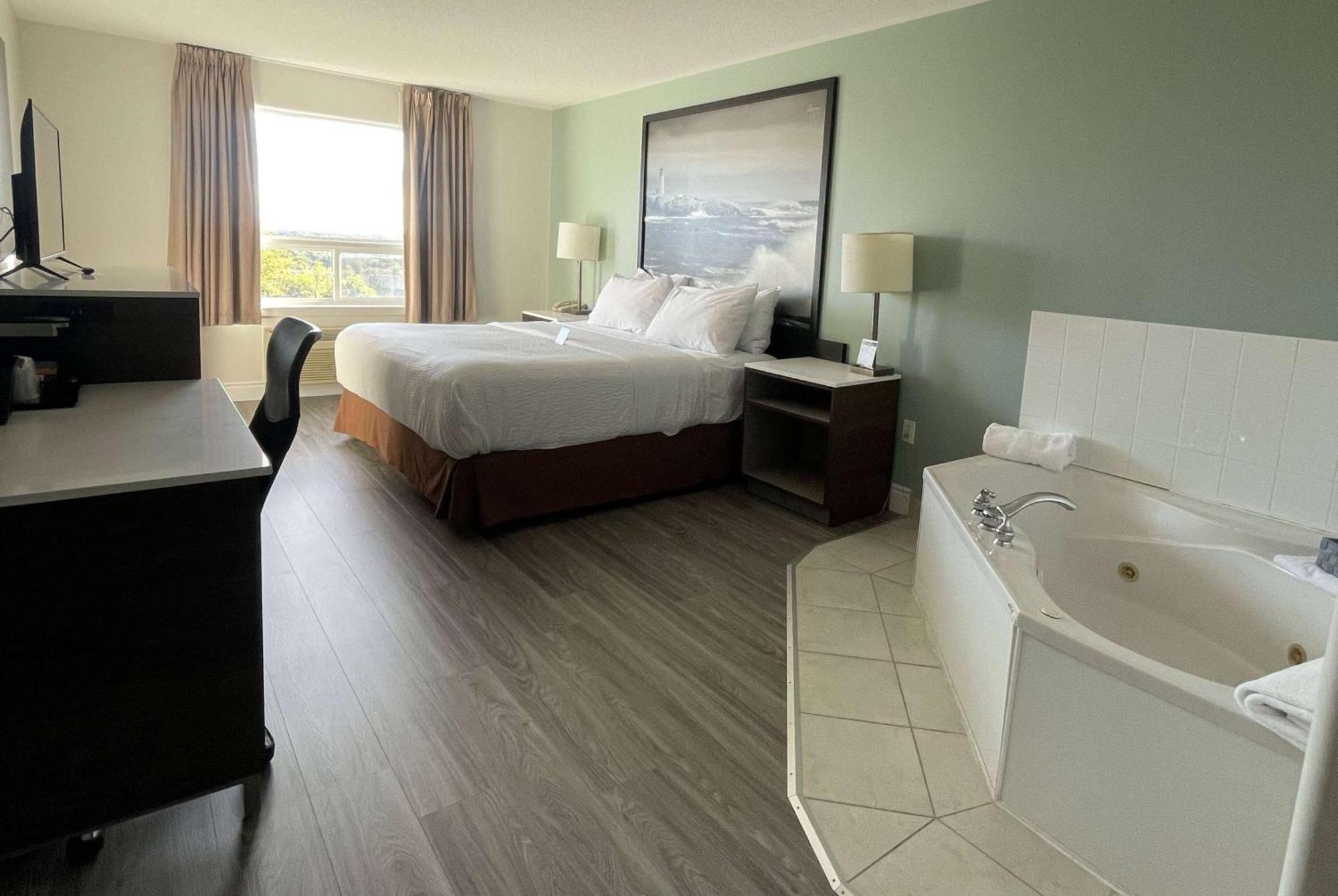 Hotel Super 8 By Wyndham Peterborough Esterno foto