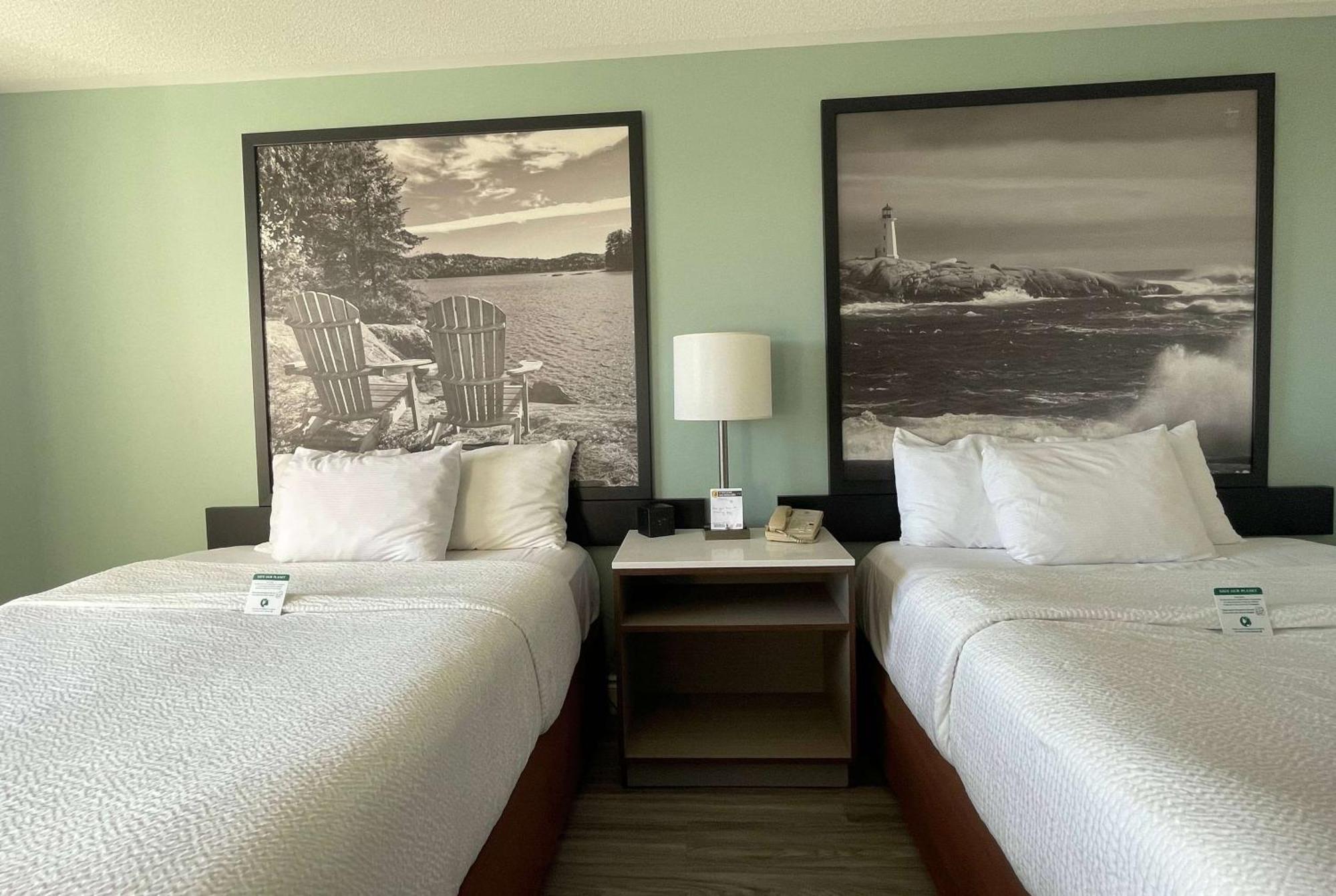Hotel Super 8 By Wyndham Peterborough Esterno foto