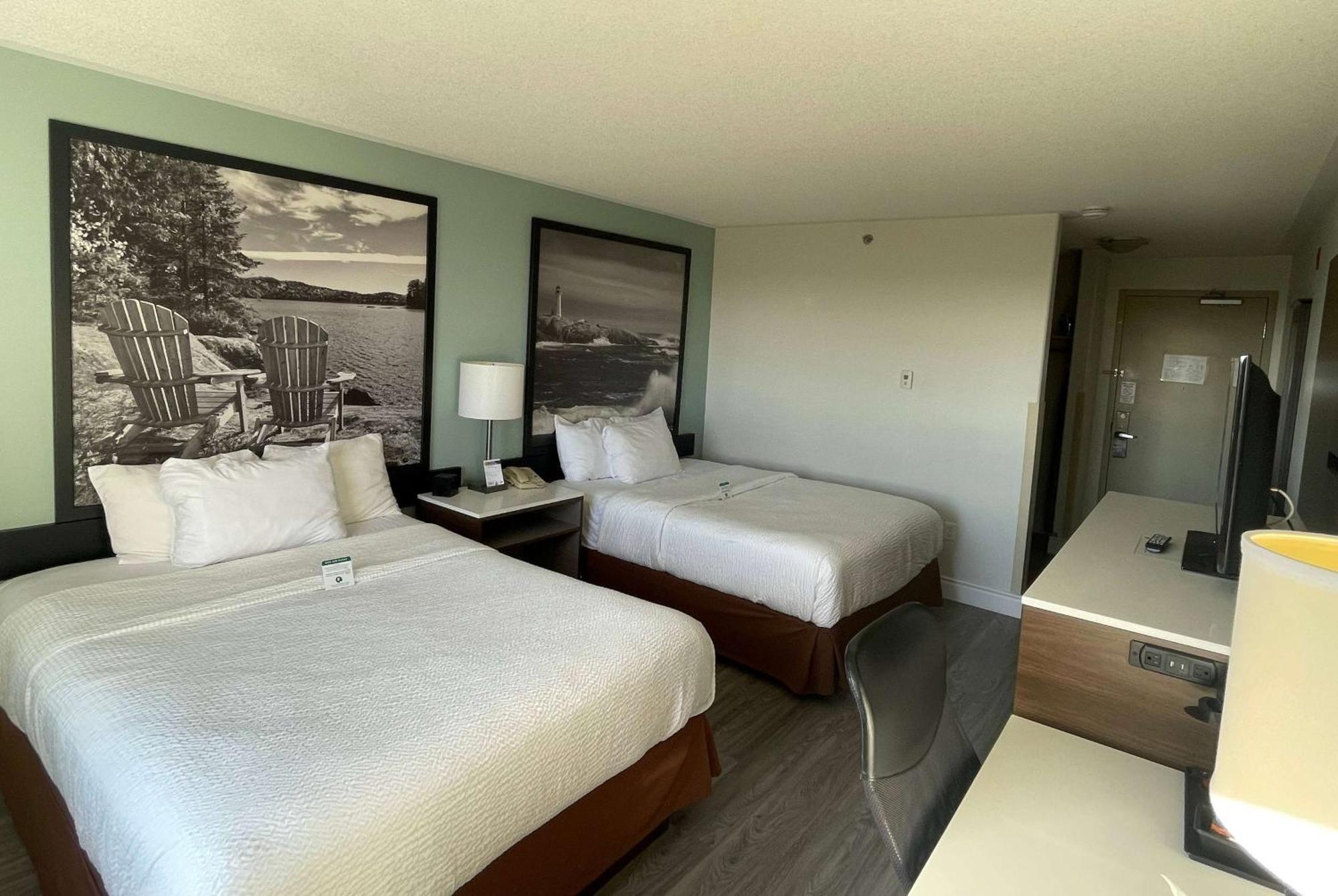 Hotel Super 8 By Wyndham Peterborough Esterno foto