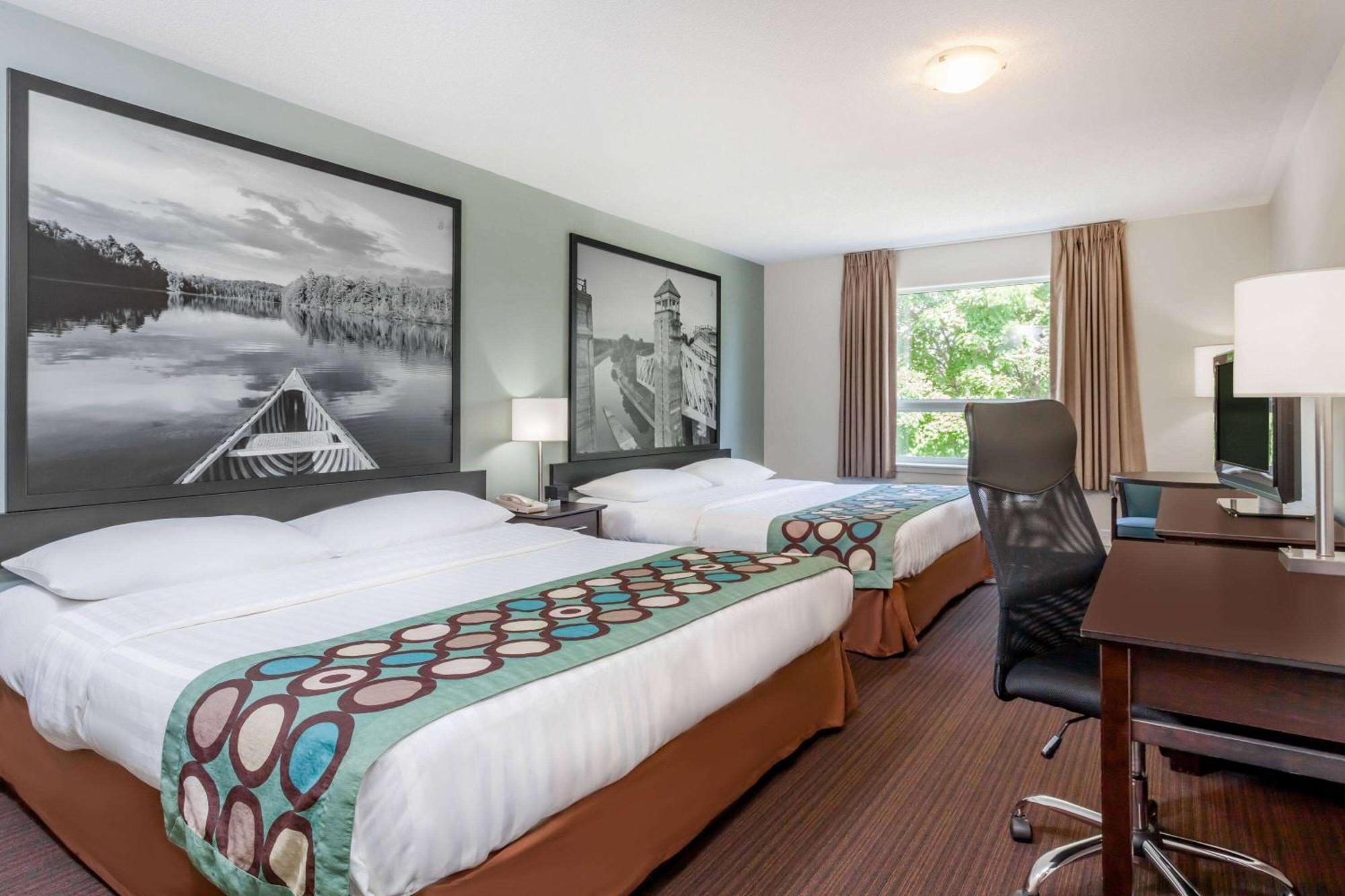 Hotel Super 8 By Wyndham Peterborough Esterno foto