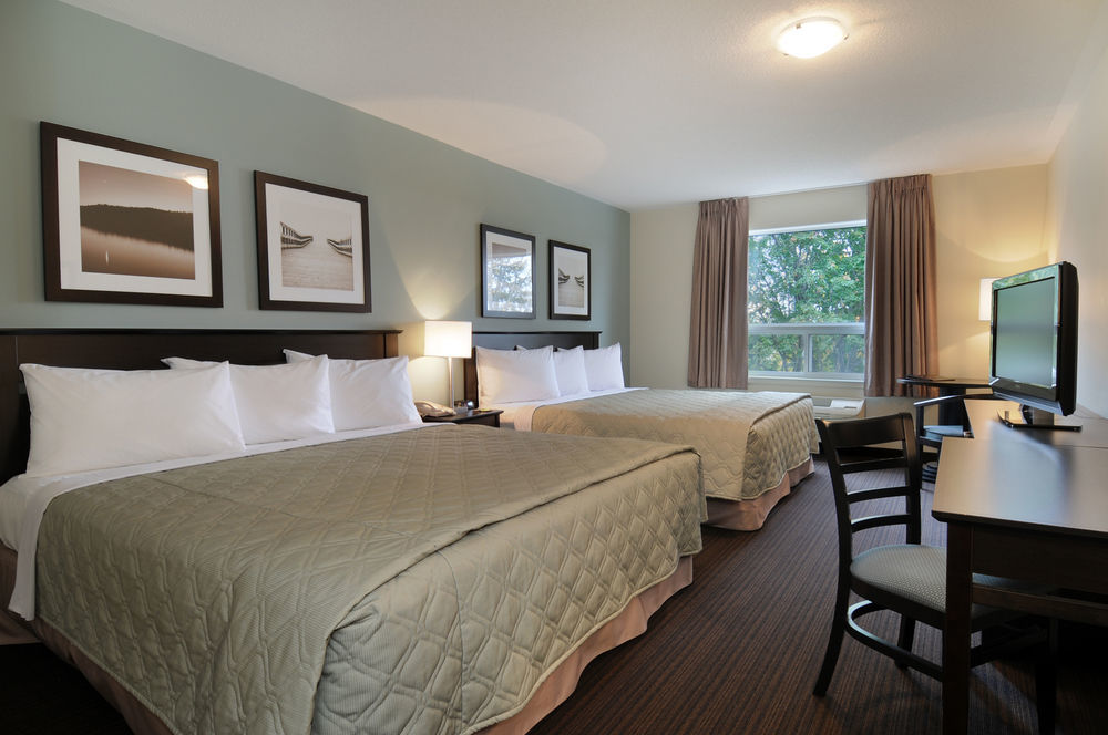 Hotel Super 8 By Wyndham Peterborough Esterno foto