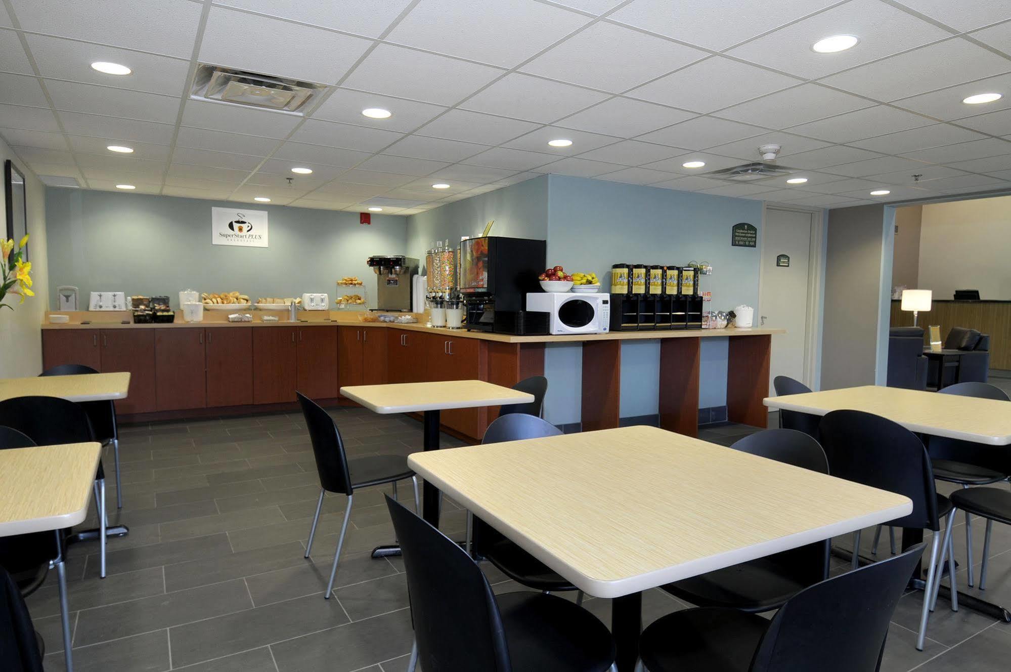 Hotel Super 8 By Wyndham Peterborough Ristorante foto