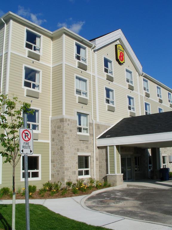 Hotel Super 8 By Wyndham Peterborough Esterno foto