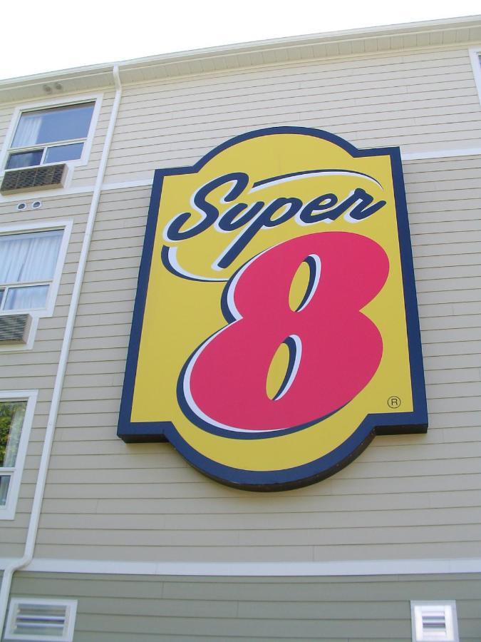 Hotel Super 8 By Wyndham Peterborough Esterno foto